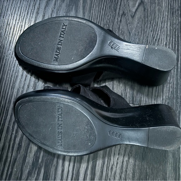 Black wedge sandals size 8 - Picture 2 of 3